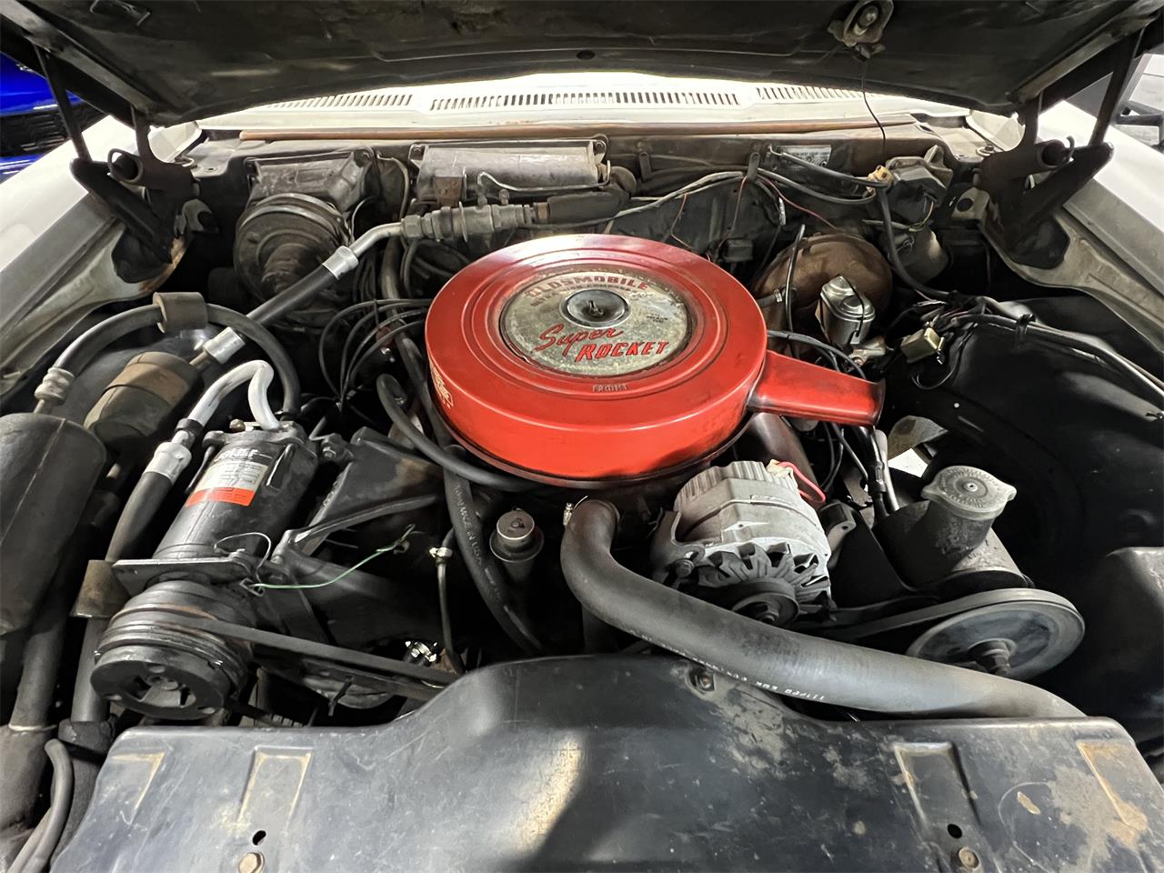 Oldsmobile-98-1967-White-Black-69