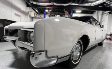 Oldsmobile-98-1967-White-Black-7