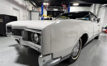 Oldsmobile-98-1967-White-Black-8