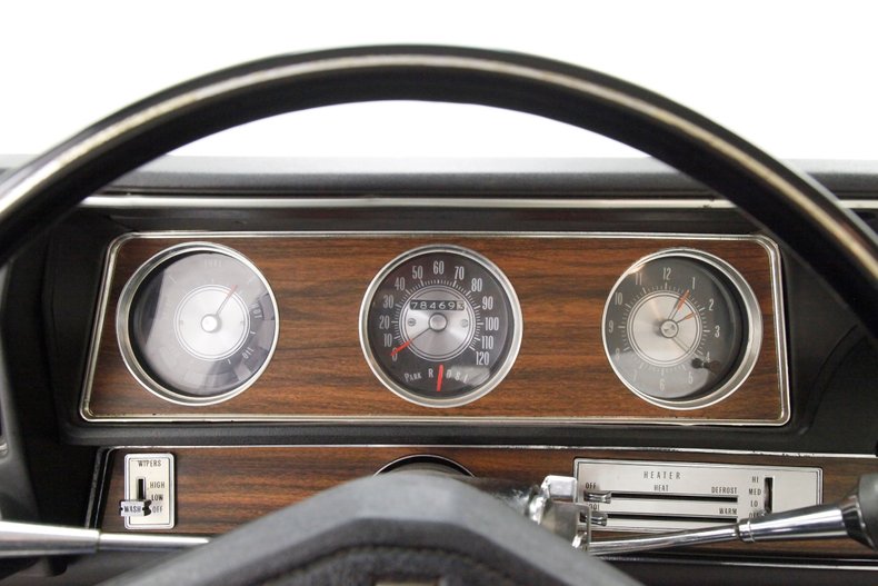 Oldsmobile-Cutlass-1972-Matador-Red-White-11