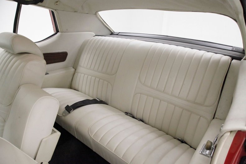 Oldsmobile-Cutlass-1972-Matador-Red-White-14