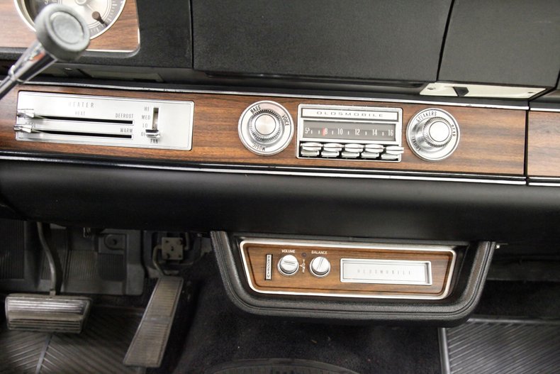 Oldsmobile-Cutlass-1972-Matador-Red-White-2