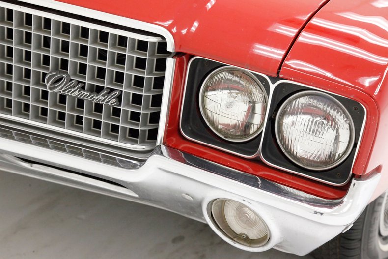 Oldsmobile-Cutlass-1972-Matador-Red-White-25