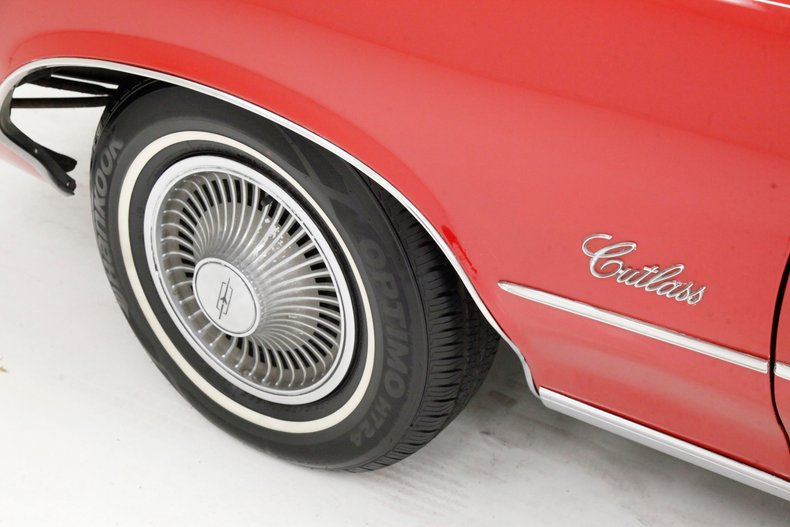 Oldsmobile-Cutlass-1972-Matador-Red-White-29