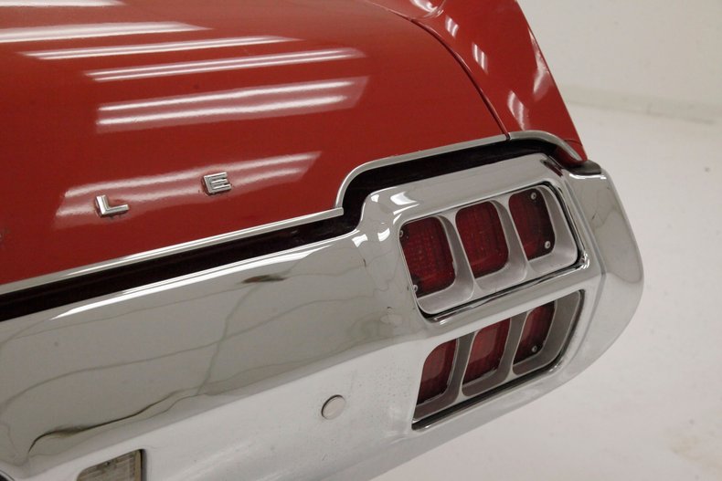 Oldsmobile-Cutlass-1972-Matador-Red-White-32