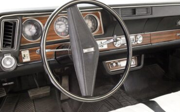 Oldsmobile-Cutlass-1972-Matador-Red-White-34