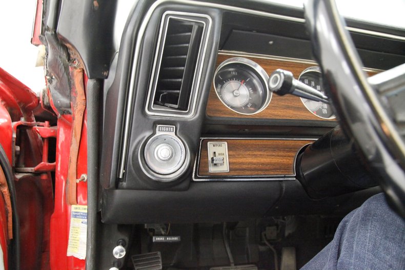 Oldsmobile-Cutlass-1972-Matador-Red-White-35