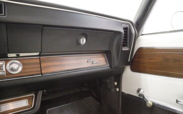 Oldsmobile-Cutlass-1972-Matador-Red-White-37