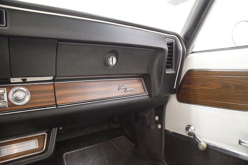 Oldsmobile-Cutlass-1972-Matador-Red-White-37