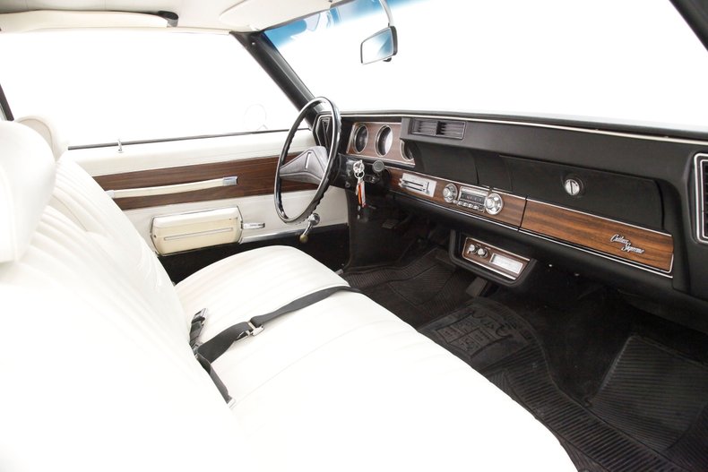 Oldsmobile-Cutlass-1972-Matador-Red-White-38