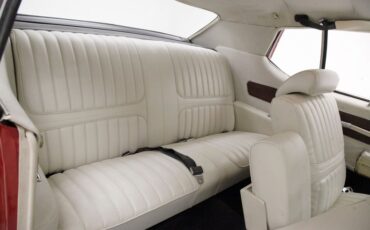 Oldsmobile-Cutlass-1972-Matador-Red-White-39