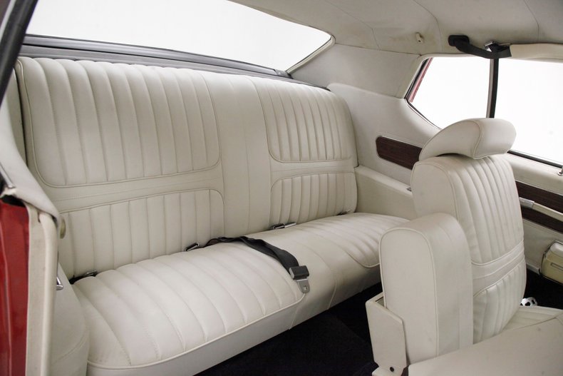 Oldsmobile-Cutlass-1972-Matador-Red-White-39