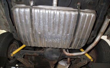 Oldsmobile-Cutlass-1972-Matador-Red-White-40