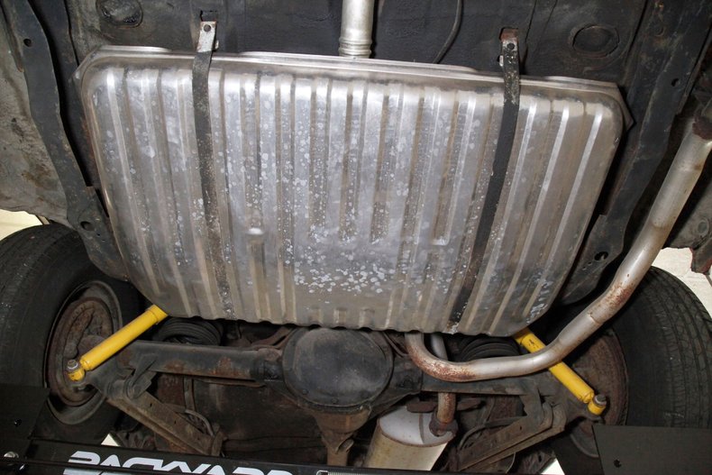 Oldsmobile-Cutlass-1972-Matador-Red-White-40