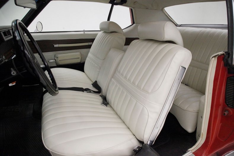 Oldsmobile-Cutlass-1972-Matador-Red-White-8