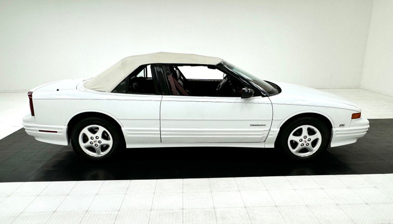 Oldsmobile-Cutlass-supreme-1994-White-Burgundy-17