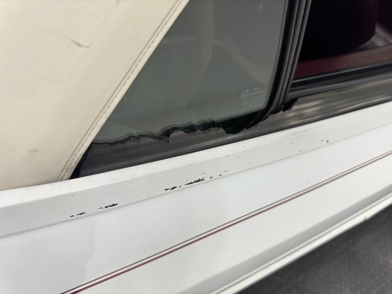 Oldsmobile-Cutlass-supreme-1994-White-Burgundy-31