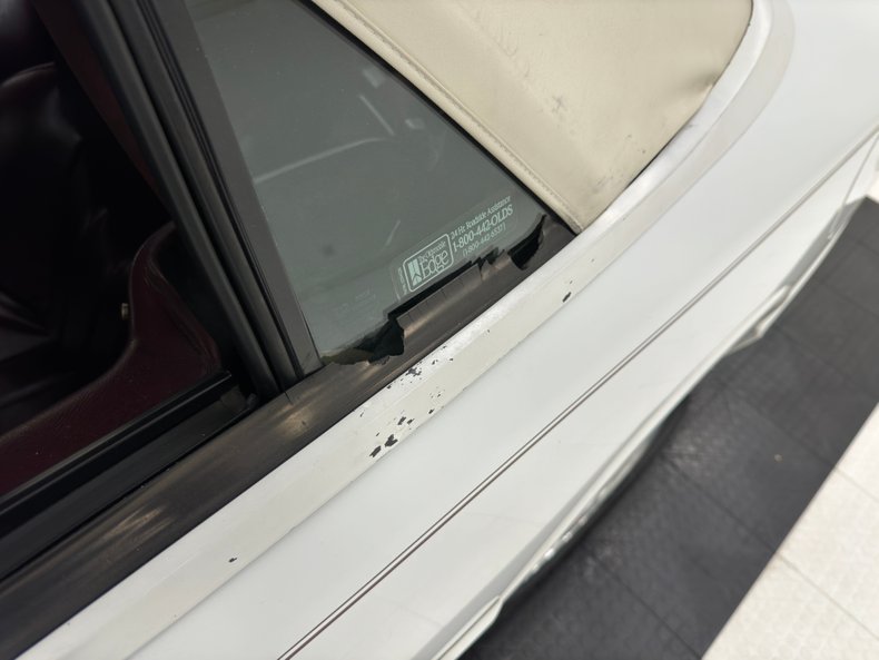 Oldsmobile-Cutlass-supreme-1994-White-Burgundy-32