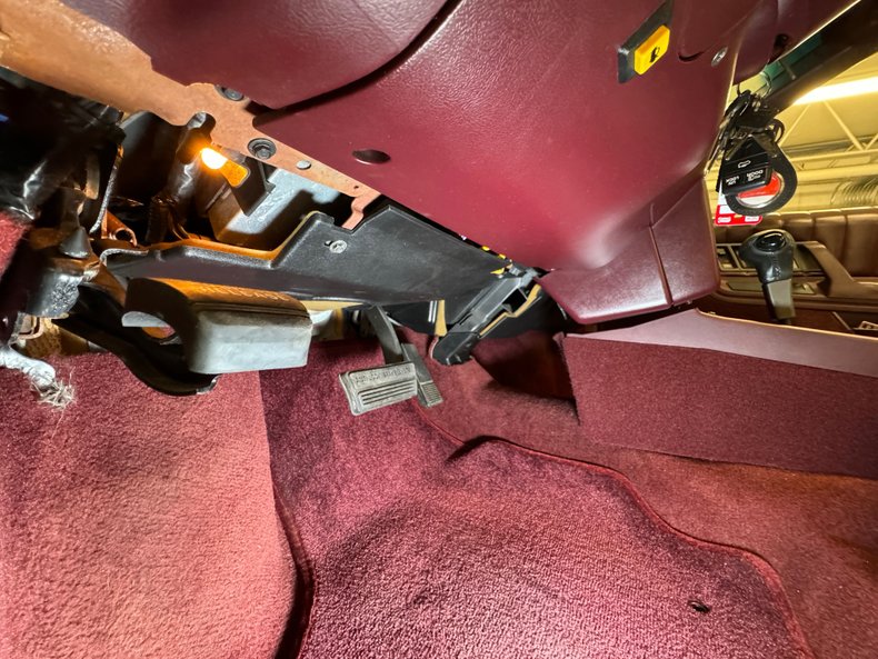 Oldsmobile-Cutlass-supreme-1994-White-Burgundy-49