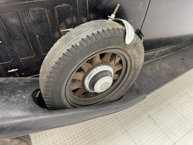 Oldsmobile-Other-1932-Black-Beige-19