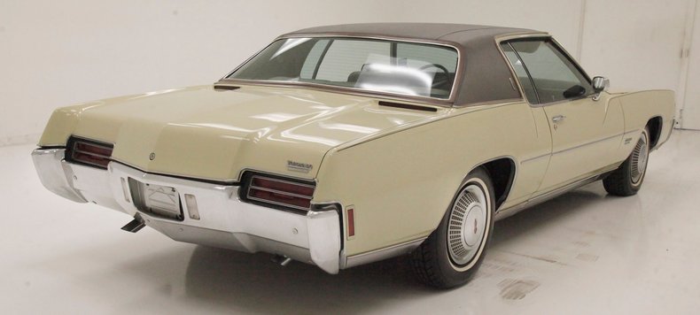 Oldsmobile-Toronado-1972-Covert-Beige-Covert-Gold-1
