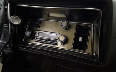 Oldsmobile-Toronado-1972-Covert-Beige-Covert-Gold-12