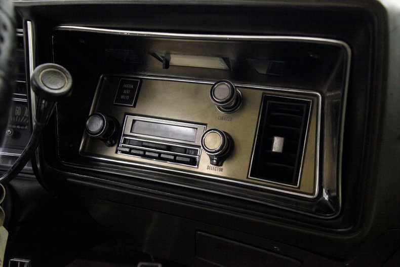 Oldsmobile-Toronado-1972-Covert-Beige-Covert-Gold-12