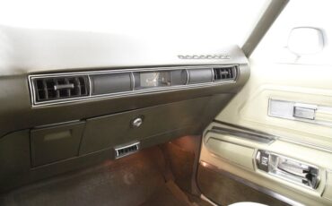 Oldsmobile-Toronado-1972-Covert-Beige-Covert-Gold-13