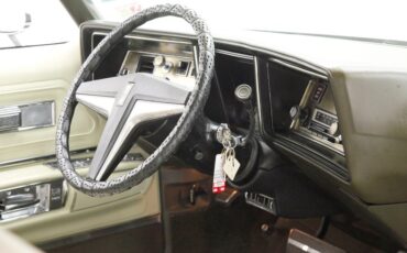 Oldsmobile-Toronado-1972-Covert-Beige-Covert-Gold-14