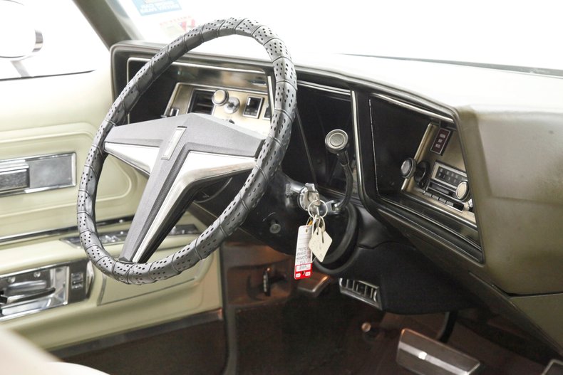 Oldsmobile-Toronado-1972-Covert-Beige-Covert-Gold-14