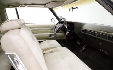 Oldsmobile-Toronado-1972-Covert-Beige-Covert-Gold-15