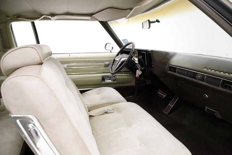 Oldsmobile-Toronado-1972-Covert-Beige-Covert-Gold-15