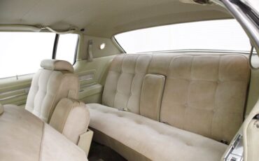 Oldsmobile-Toronado-1972-Covert-Beige-Covert-Gold-16