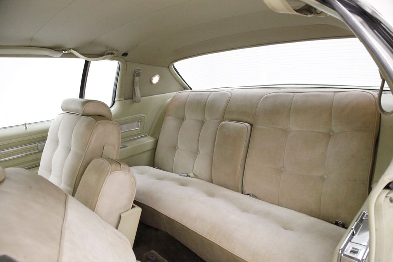 Oldsmobile-Toronado-1972-Covert-Beige-Covert-Gold-16