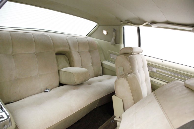 Oldsmobile-Toronado-1972-Covert-Beige-Covert-Gold-17