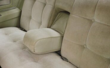 Oldsmobile-Toronado-1972-Covert-Beige-Covert-Gold-18