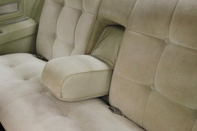 Oldsmobile-Toronado-1972-Covert-Beige-Covert-Gold-18