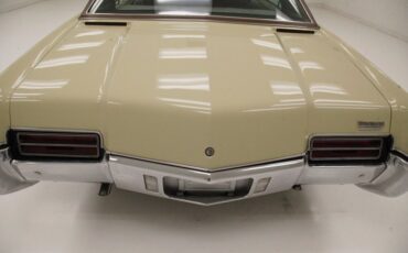 Oldsmobile-Toronado-1972-Covert-Beige-Covert-Gold-2