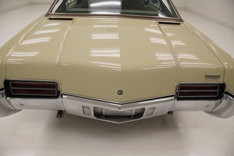 Oldsmobile-Toronado-1972-Covert-Beige-Covert-Gold-2