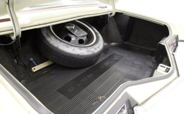 Oldsmobile-Toronado-1972-Covert-Beige-Covert-Gold-21