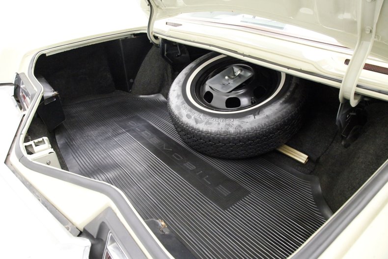 Oldsmobile-Toronado-1972-Covert-Beige-Covert-Gold-22