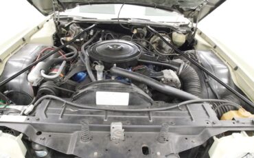 Oldsmobile-Toronado-1972-Covert-Beige-Covert-Gold-25