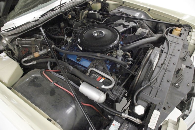 Oldsmobile-Toronado-1972-Covert-Beige-Covert-Gold-26