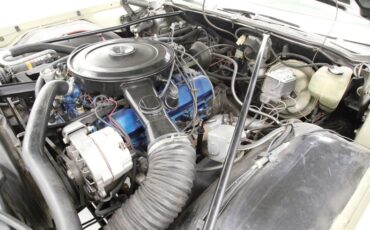 Oldsmobile-Toronado-1972-Covert-Beige-Covert-Gold-27