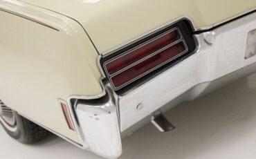 Oldsmobile-Toronado-1972-Covert-Beige-Covert-Gold-3