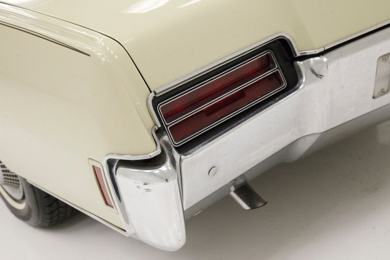 Oldsmobile-Toronado-1972-Covert-Beige-Covert-Gold-3