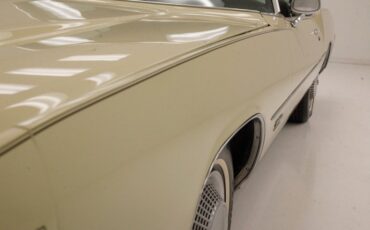 Oldsmobile-Toronado-1972-Covert-Beige-Covert-Gold-30