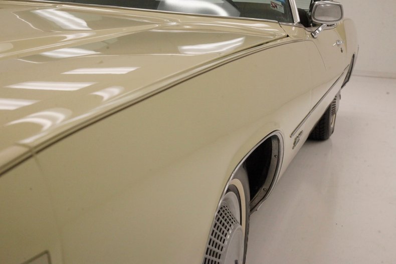 Oldsmobile-Toronado-1972-Covert-Beige-Covert-Gold-30