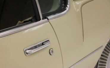 Oldsmobile-Toronado-1972-Covert-Beige-Covert-Gold-33