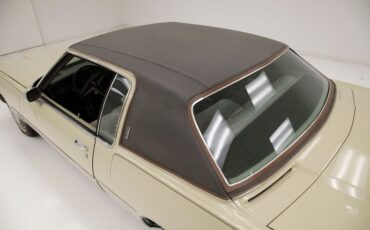 Oldsmobile-Toronado-1972-Covert-Beige-Covert-Gold-36